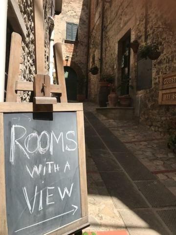 Hotel Fawlty Towers Todi Exterior foto